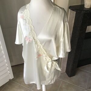 Vintage Satin Short Robe Kimono Ivory Lace Pink Floral Lucie Ann II Romantic Tie
